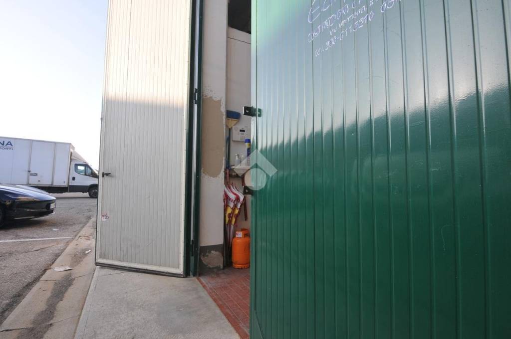 locale commerciale in affitto a Granarolo dell'Emilia in zona Quarto Inferiore