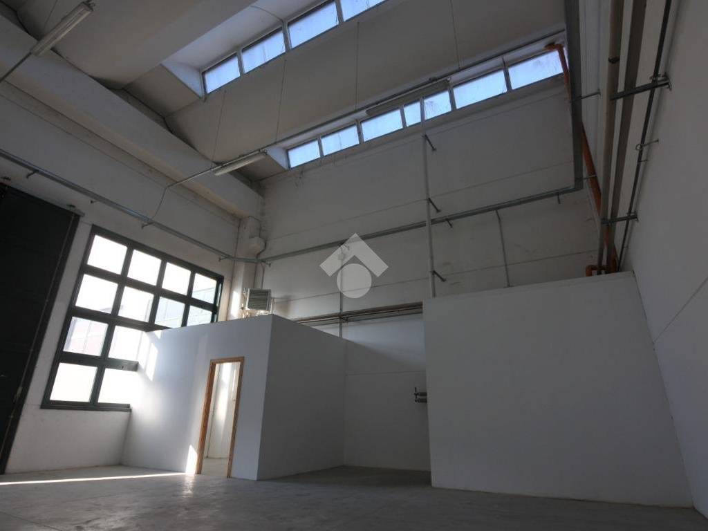 locale commerciale in affitto a Granarolo dell'Emilia in zona Quarto Inferiore