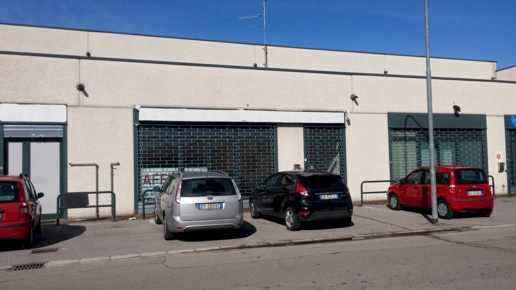 negozio in affitto a Granarolo dell'Emilia in zona Quarto Inferiore