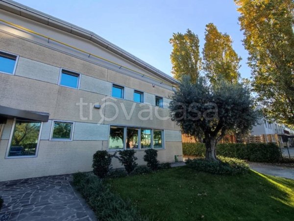 ufficio in affitto ad Imola in zona Area Industriale