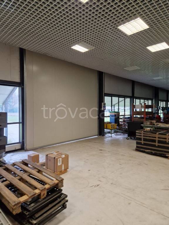 locale commerciale in affitto ad Imola
