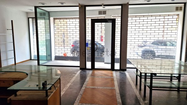 negozio in affitto ad Imola