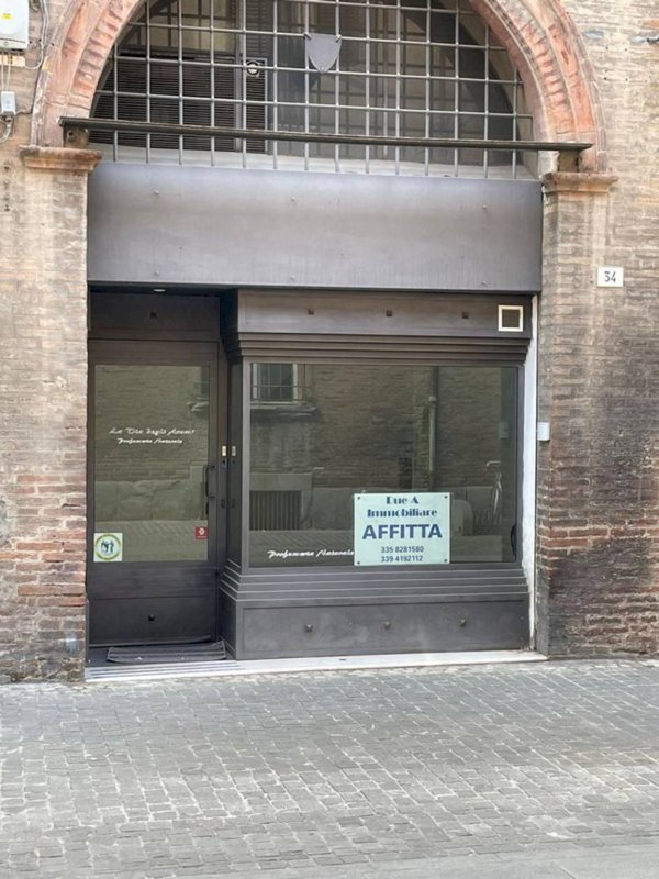 negozio in affitto ad Imola in zona Centro Storico