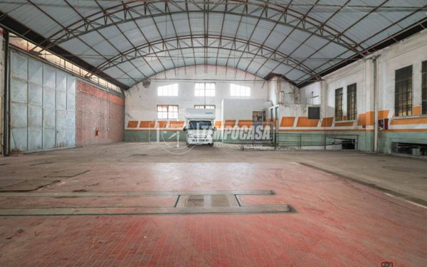 locale commerciale in affitto ad Imola