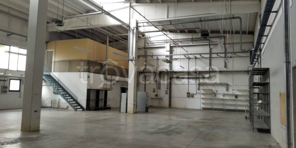 locale commerciale in affitto ad Imola