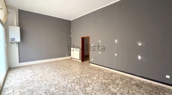 negozio in affitto ad Imola