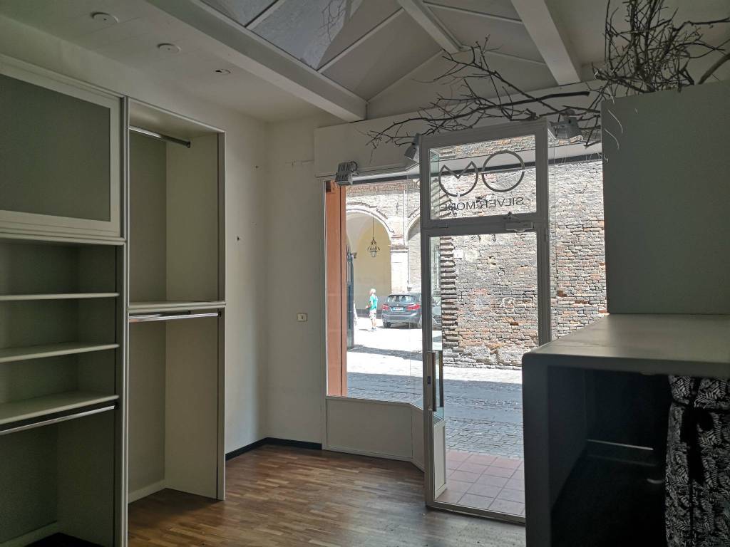 negozio in affitto ad Imola in zona Centro Storico
