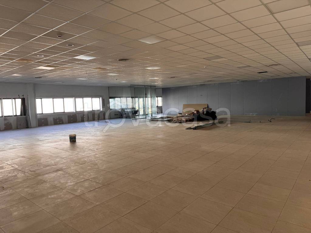 negozio in affitto ad Imola in zona Area Industriale