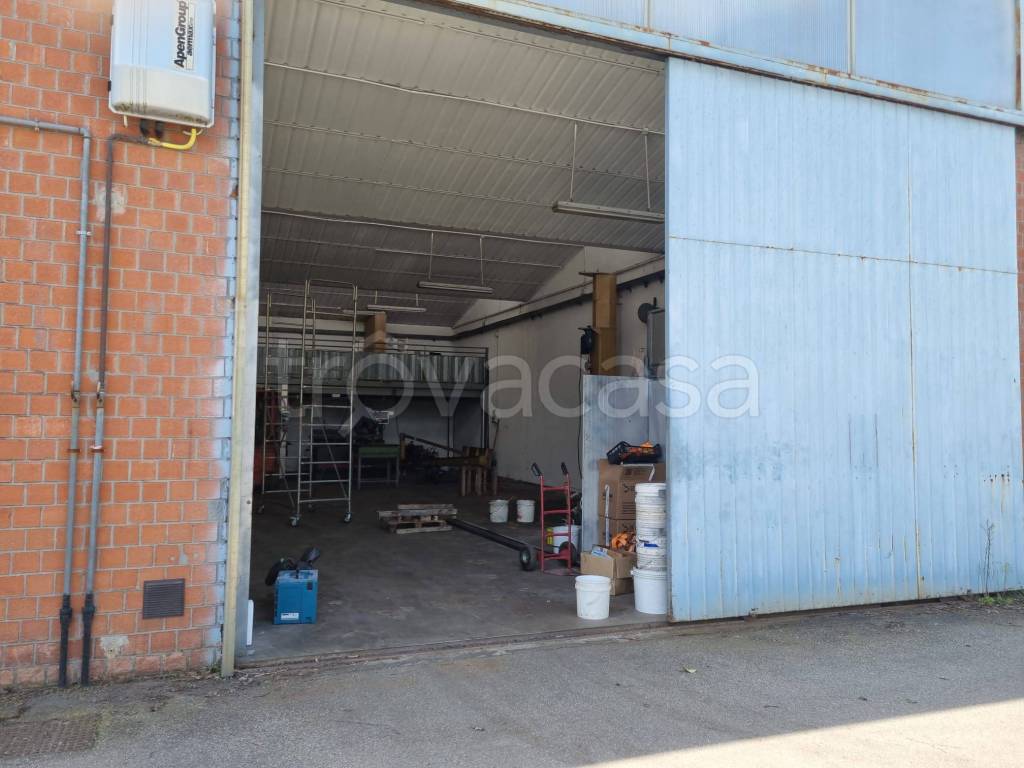locale commerciale in affitto ad Imola