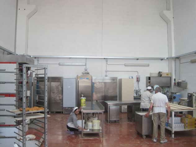 negozio in affitto ad Imola