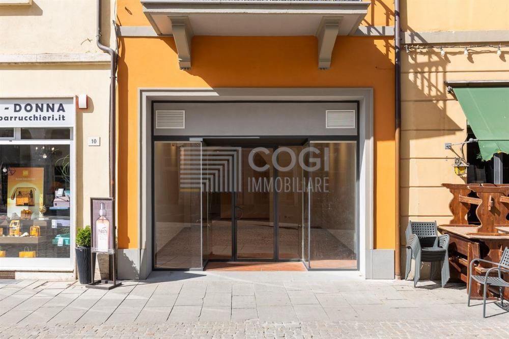 negozio in affitto ad Imola in zona Centro Storico