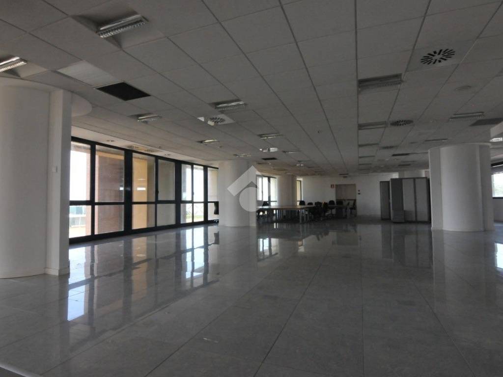 ufficio in affitto ad Imola in zona Area Industriale