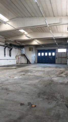 locale commerciale in affitto ad Imola