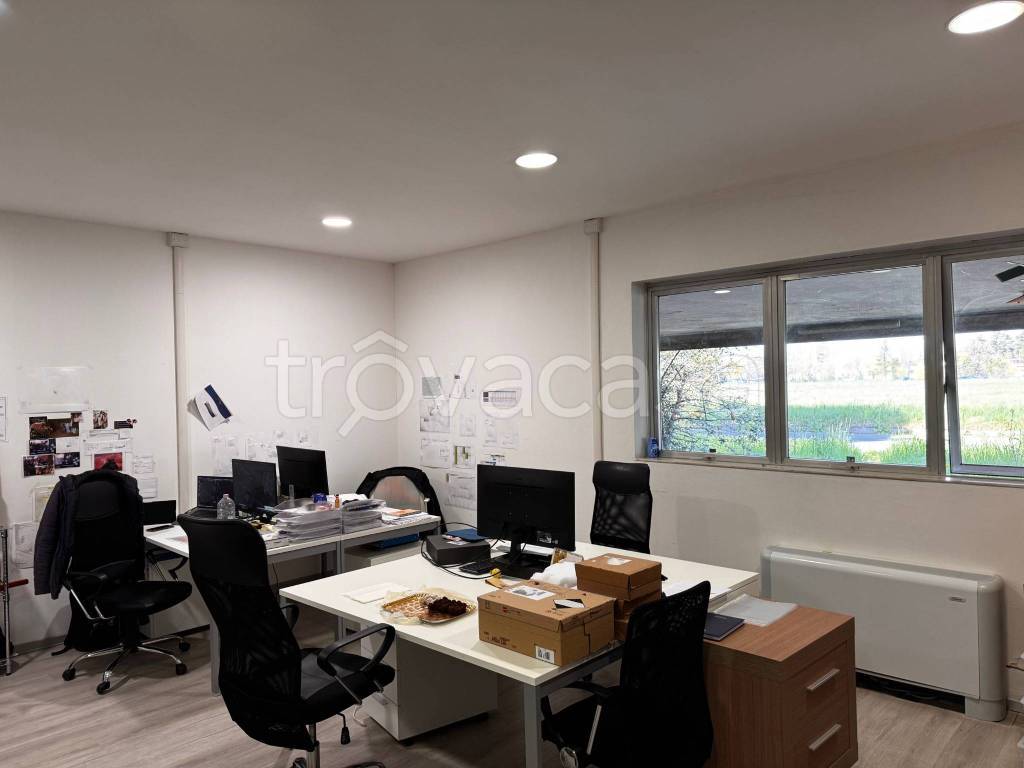 ufficio in affitto ad Imola in zona Area Industriale