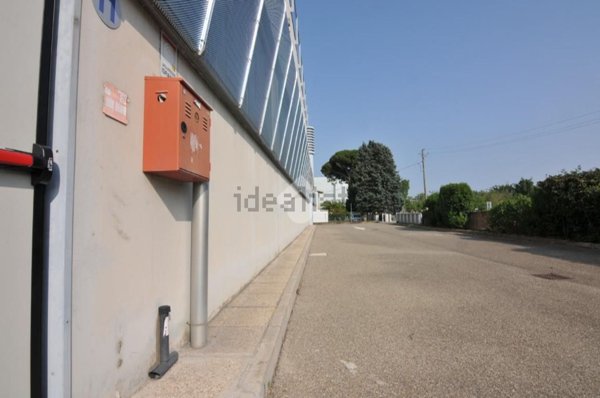 locale commerciale in affitto ad Imola in zona Area Industriale
