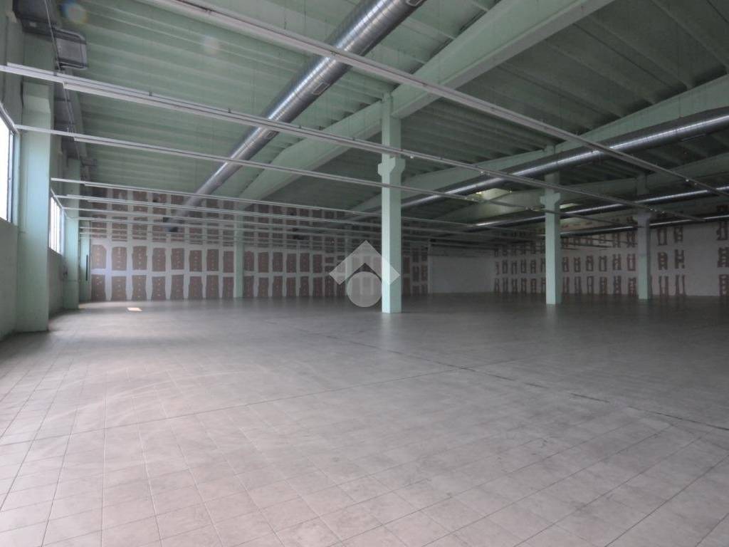 capannone in affitto ad Imola in zona Area Industriale