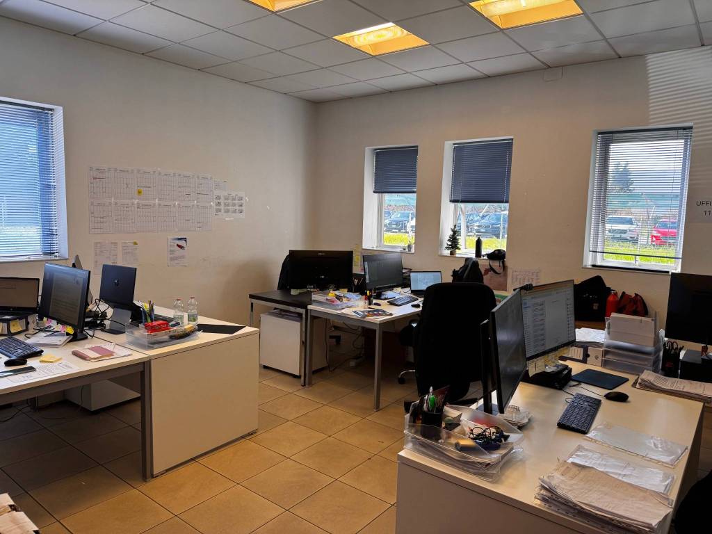 ufficio in affitto ad Imola in zona Area Industriale