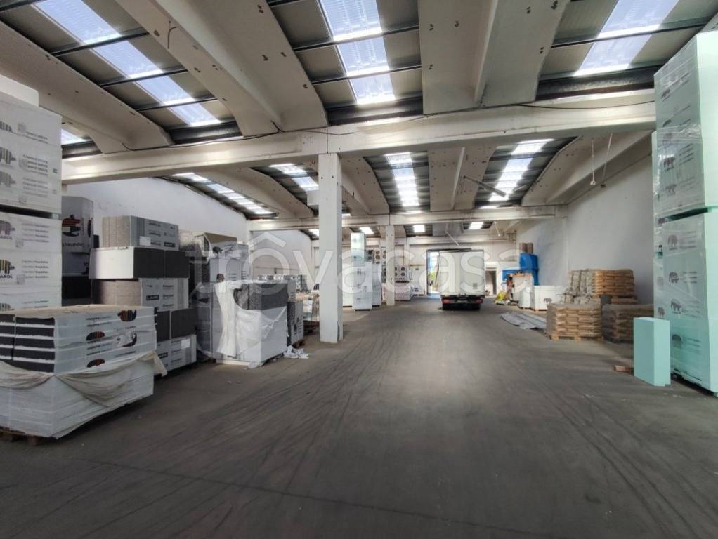 locale commerciale in affitto ad Imola