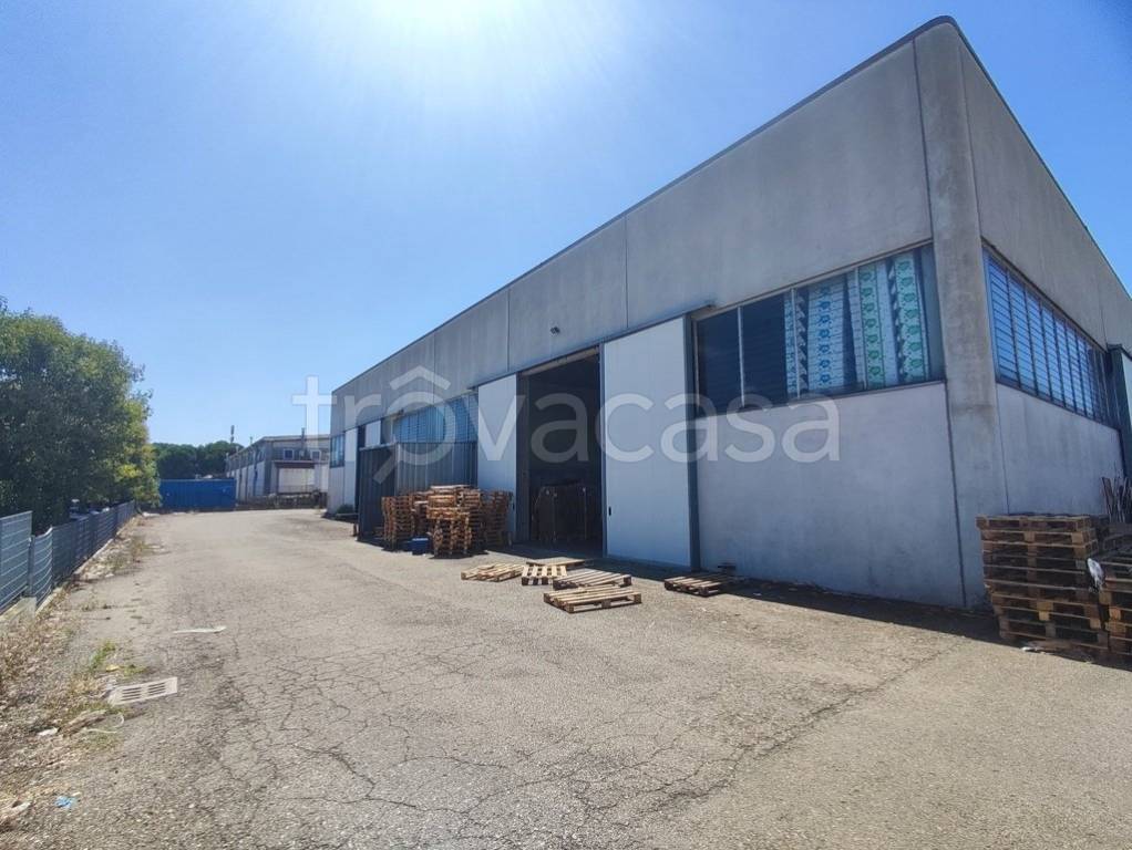 locale commerciale in affitto ad Imola in zona Area Industriale