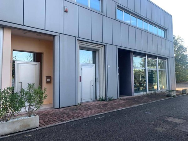 ufficio in affitto ad Imola in zona Area Industriale