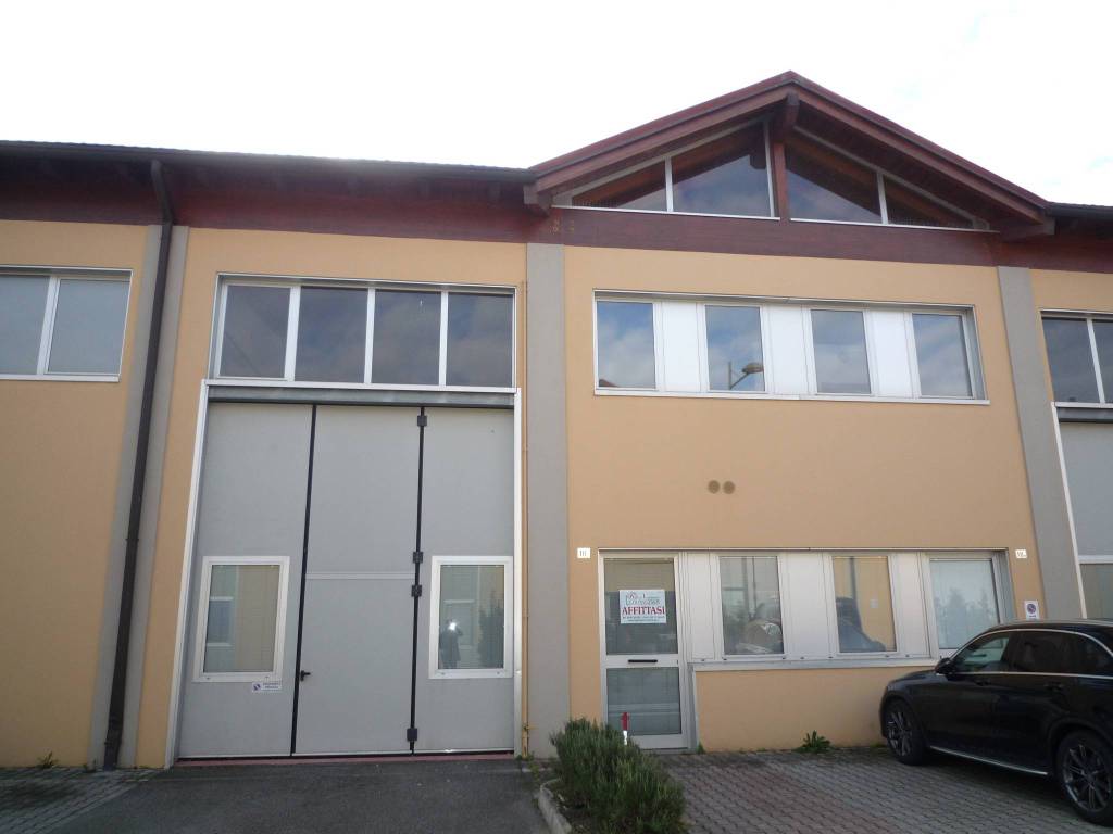 locale commerciale in affitto ad Imola in zona Area Industriale