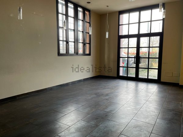 locale commerciale in affitto ad Imola