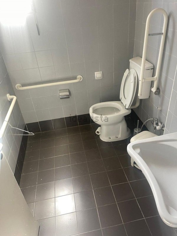 negozio in affitto ad Imola