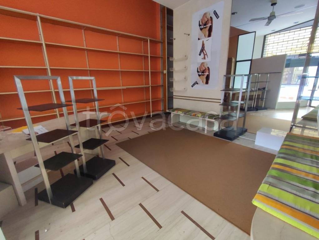 negozio in affitto ad Imola in zona Centro Storico