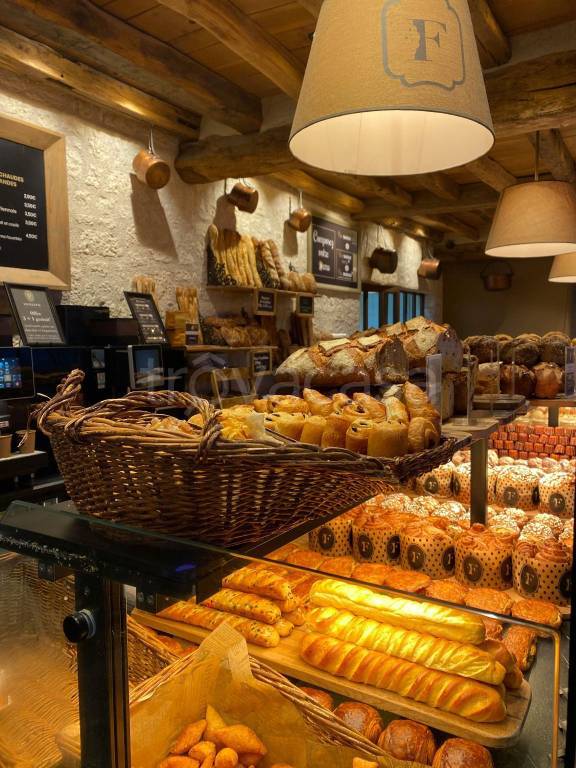 negozio in affitto ad Imola