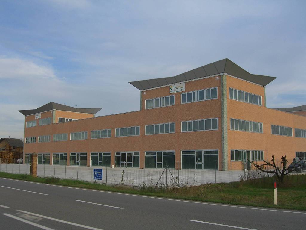 negozio in affitto ad Imola in zona Sesto Imolese