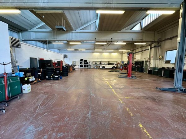 locale commerciale in affitto ad Imola in zona Area Industriale