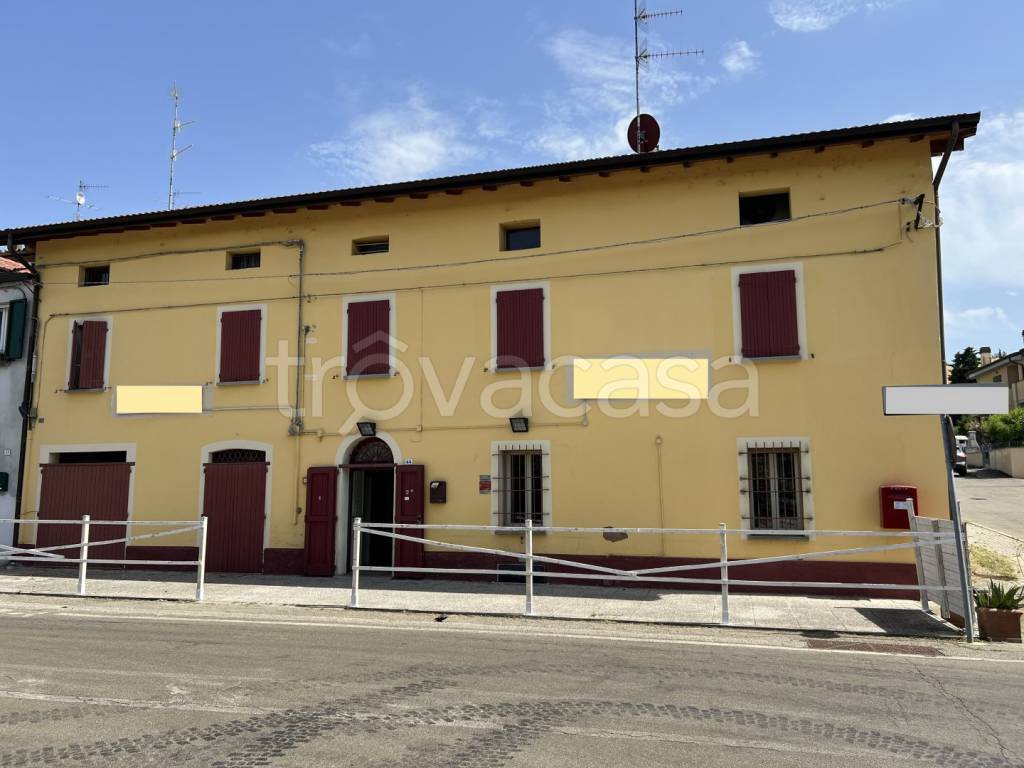 negozio in affitto ad Imola in zona Ponticelli
