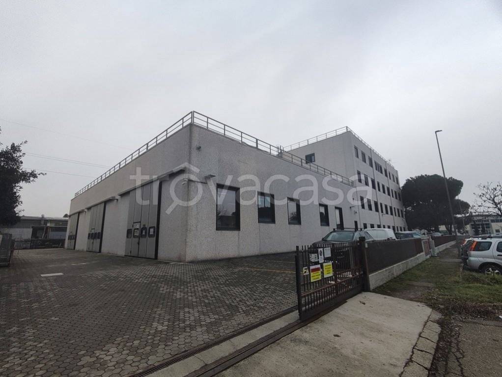 locale commerciale in affitto ad Imola