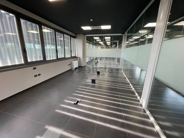 ufficio in affitto ad Imola in zona Area Industriale