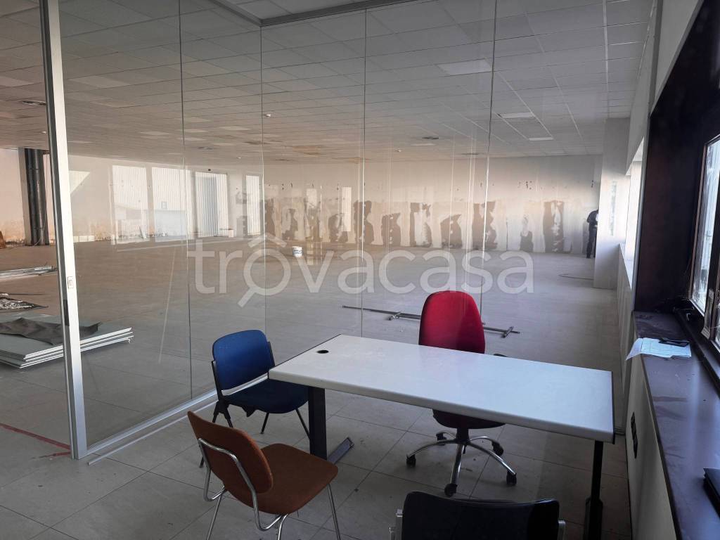 negozio in affitto ad Imola in zona Area Industriale