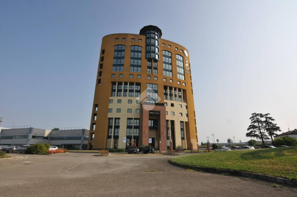 ufficio in affitto ad Imola in zona Area Industriale