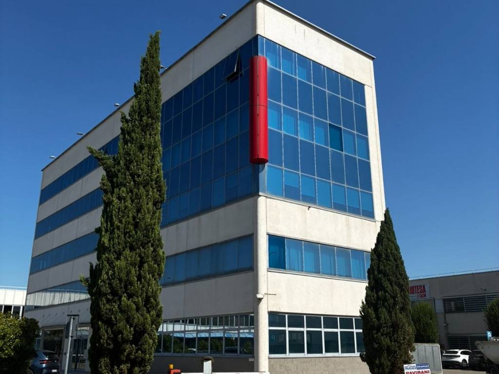 ufficio in affitto ad Imola in zona Area Industriale