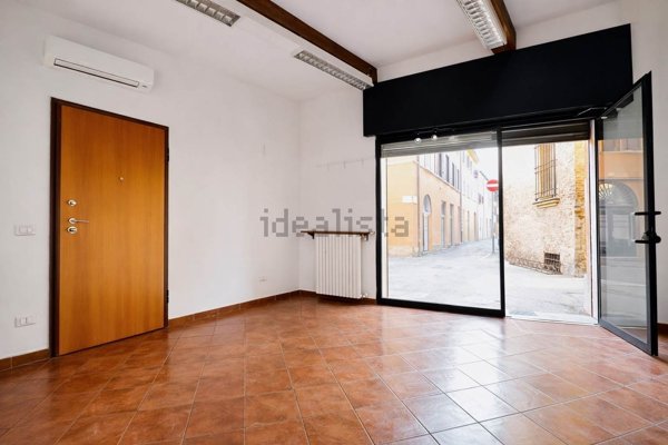 locale commerciale in affitto ad Imola in zona Centro Storico