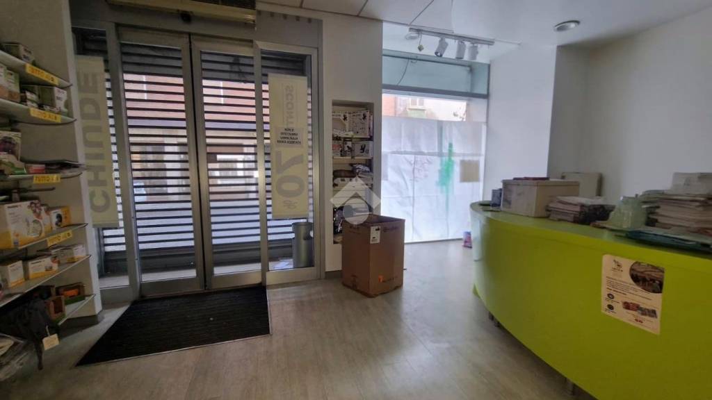 negozio in affitto ad Imola