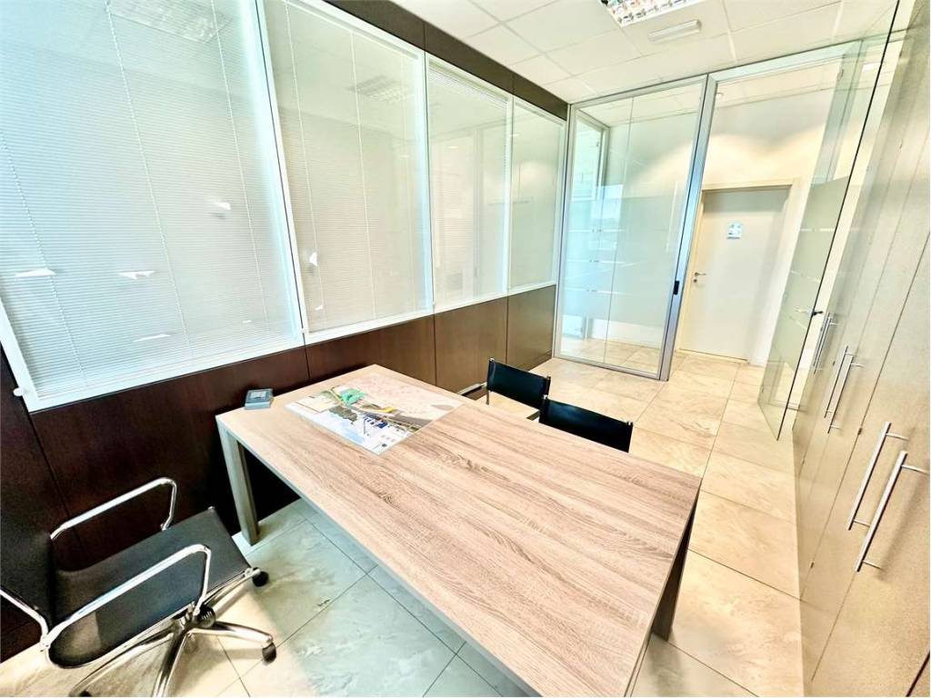 ufficio in affitto ad Imola in zona Area Industriale