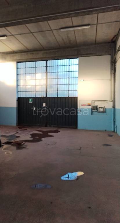 locale commerciale in affitto ad Imola in zona Area Industriale