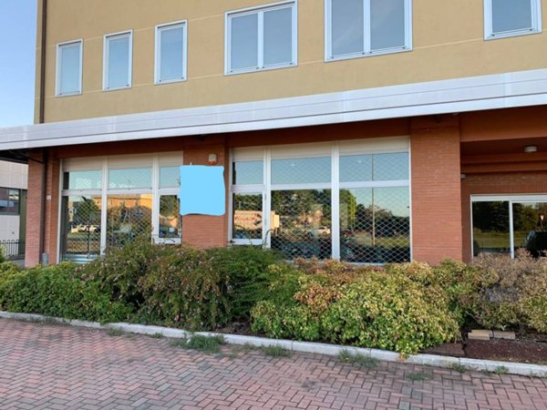 negozio in affitto ad Imola in zona Càsola Canina