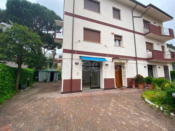 negozio in affitto ad Imola