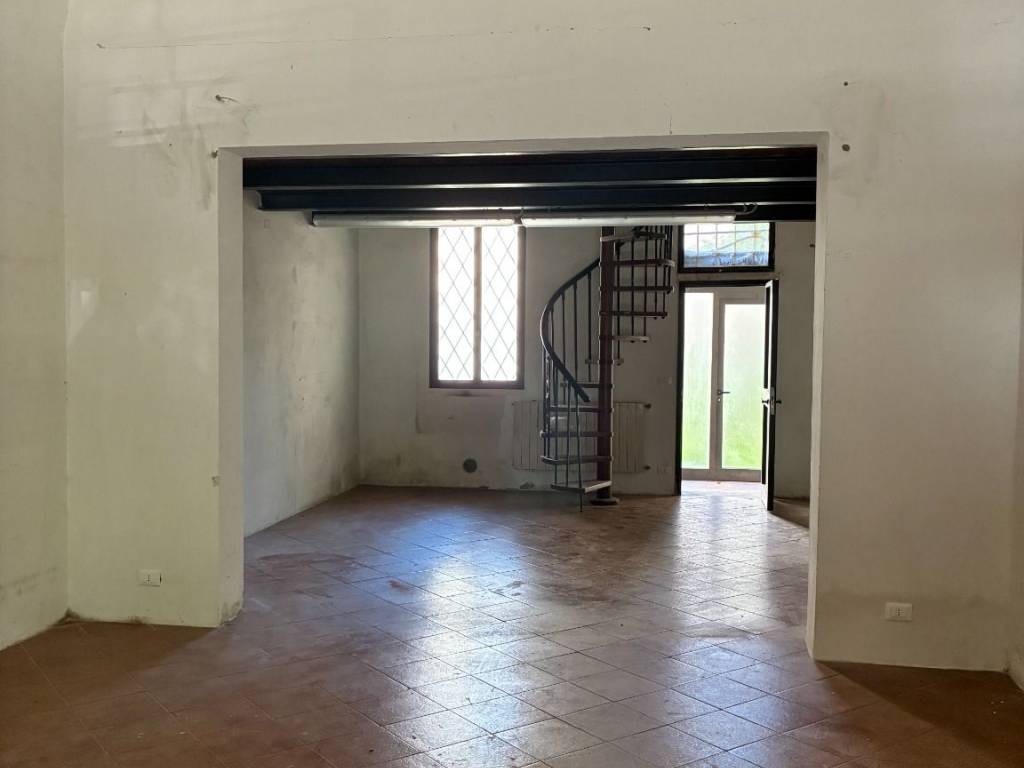 negozio in affitto ad Imola in zona Centro Storico