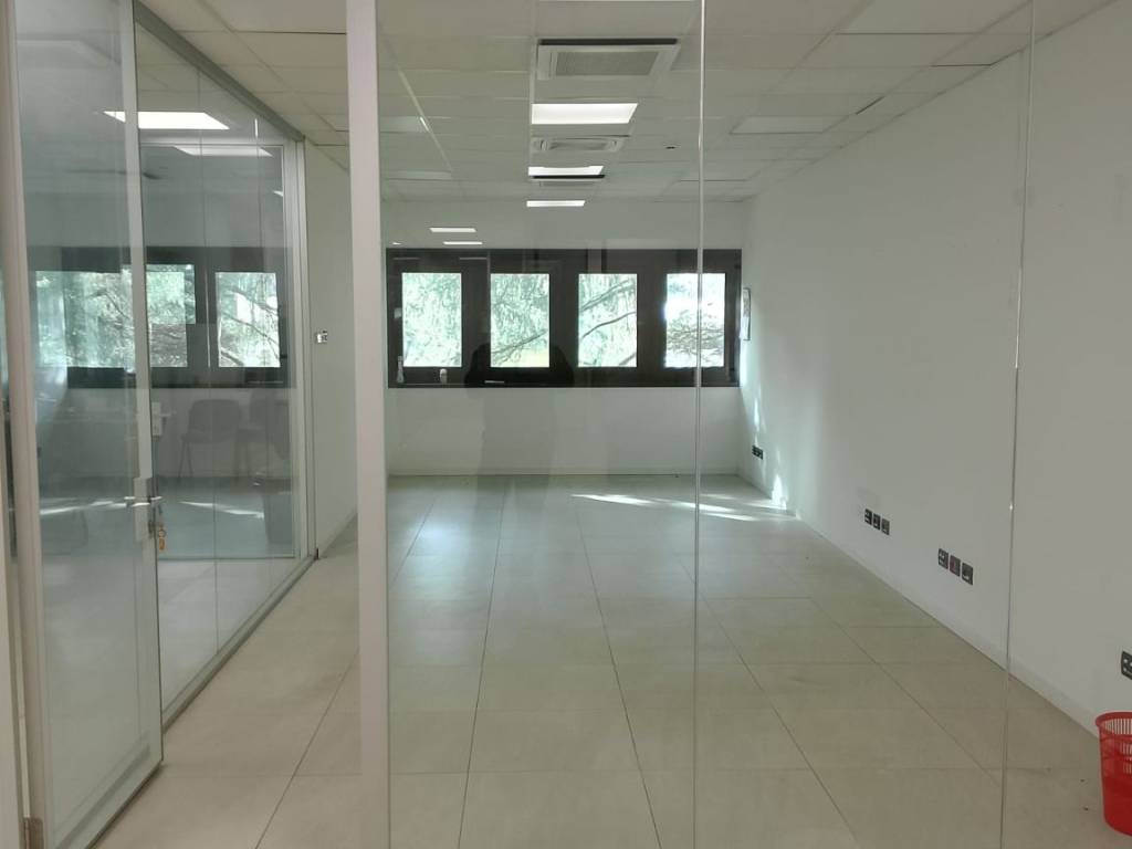 ufficio in affitto ad Imola in zona Area Industriale