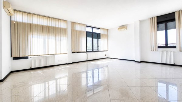 ufficio in affitto ad Imola in zona Area Industriale