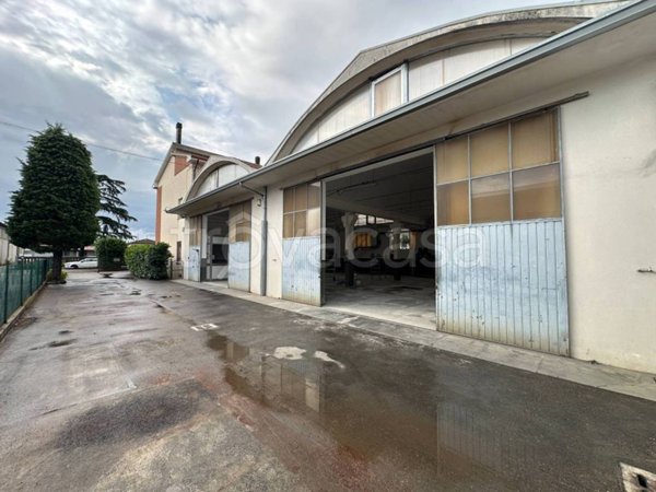 locale commerciale in affitto ad Imola in zona Area Industriale