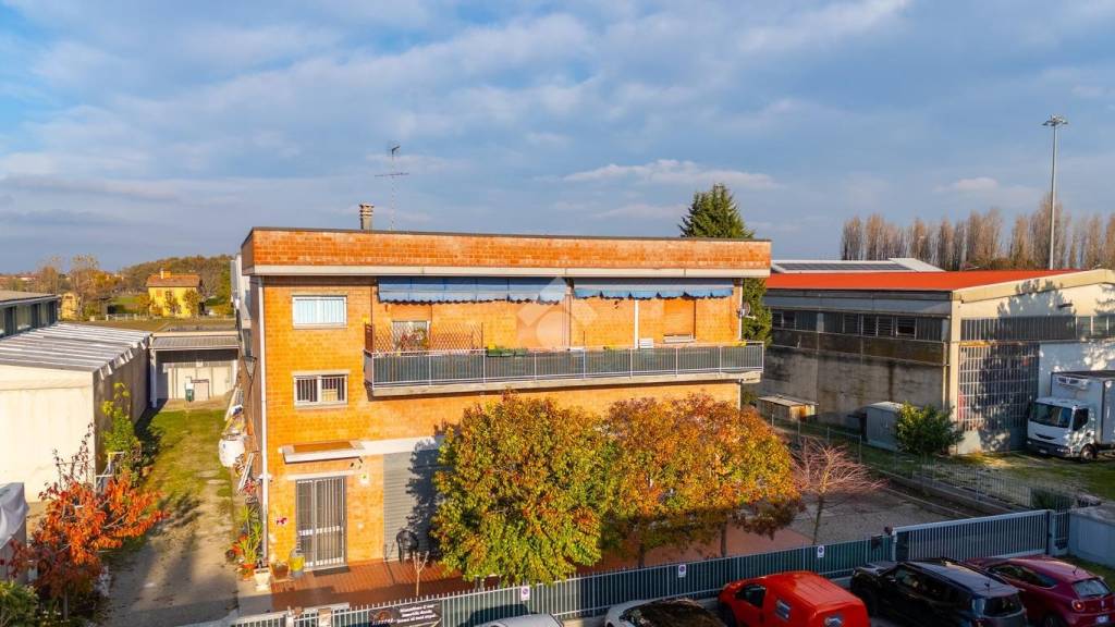 locale commerciale in affitto a Minerbio