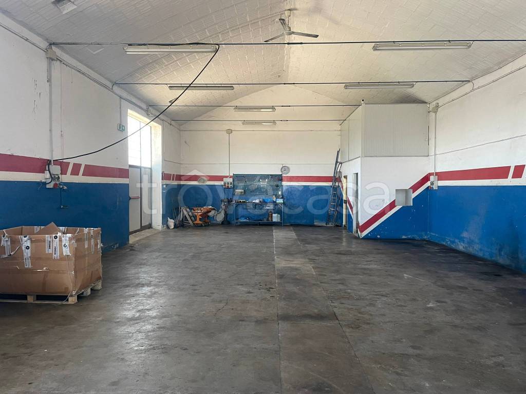 locale commerciale in affitto a Mordano