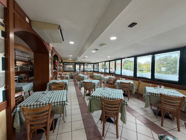 negozio in affitto ad Ozzano dell'Emilia